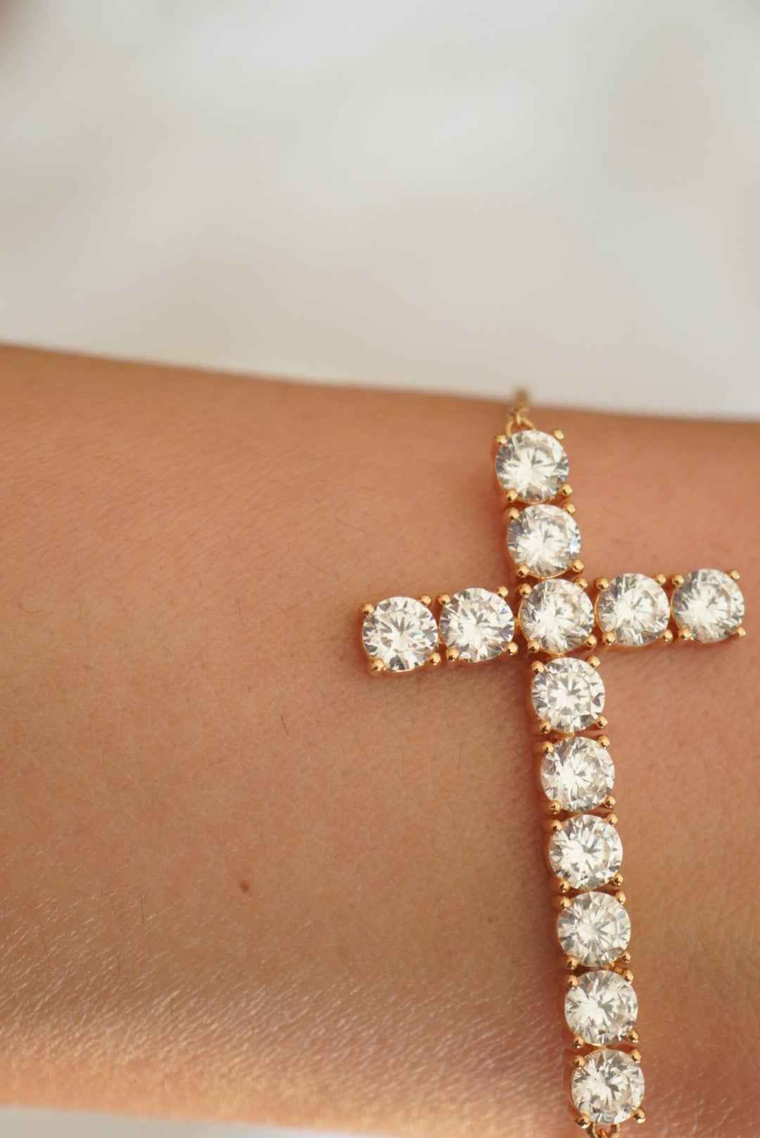 Windsor Cross Radiance Bracelet — 18k Gold