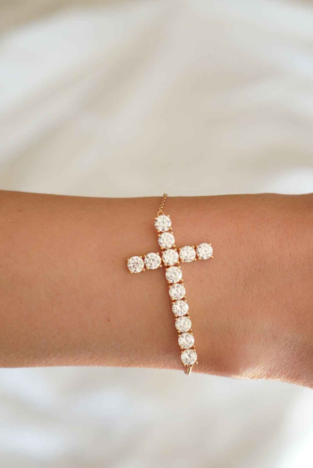 Windsor Cross Radiance Bracelet — 18k Gold